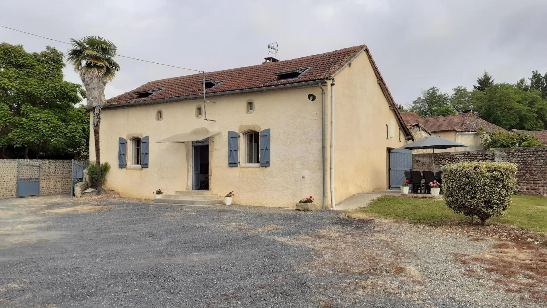 Gite Les Pyreneales Dans Le Madiranais Lascazeres