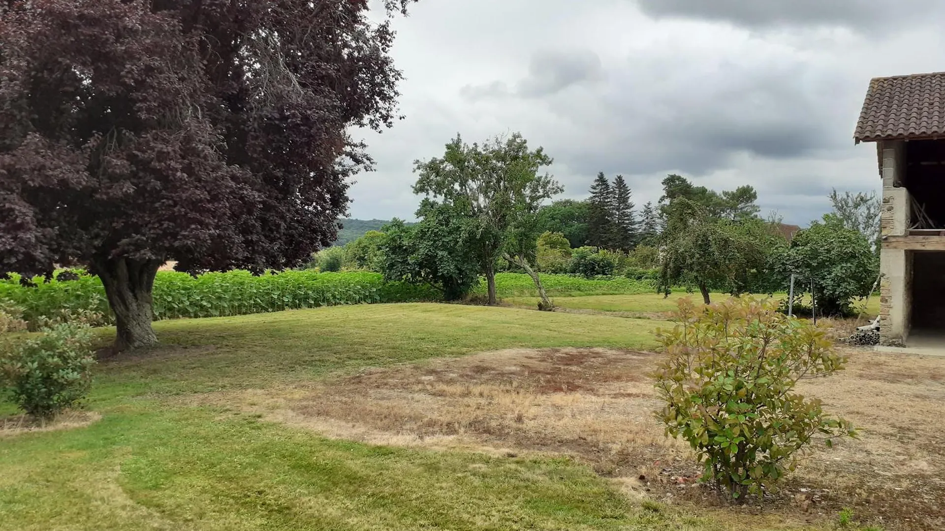 Holiday home Gite Les Pyreneales Dans Le Madiranais Lascazeres